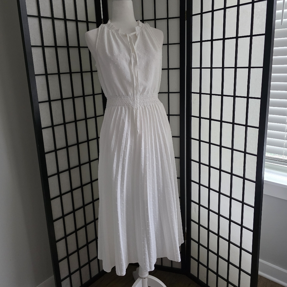 SOLD! Pretty Garden White Maxi Dress